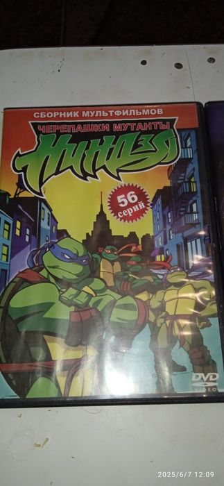 DVD-диски с мультфильмом Черепашки Ниндзя.