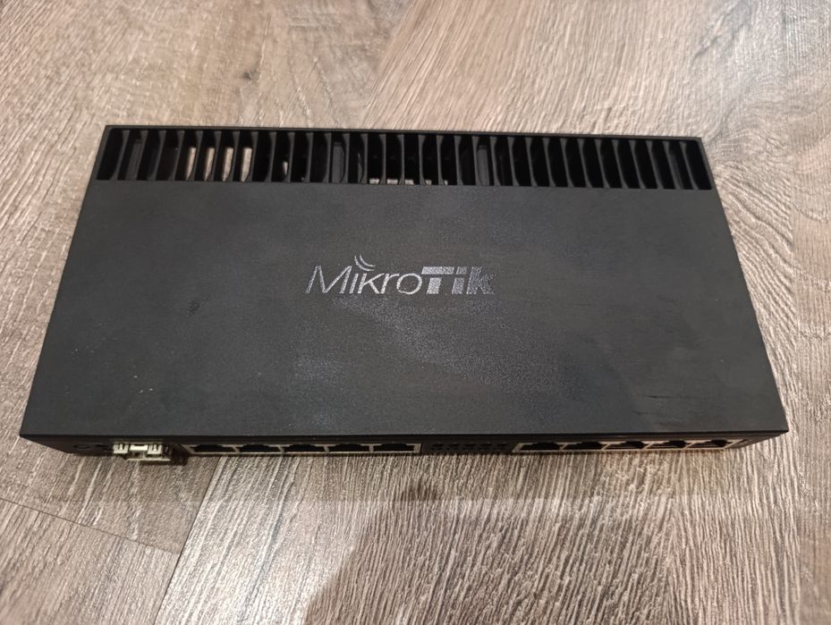Продам роутер мікротік RB4011IGS+RM