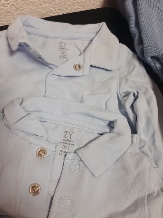 Camisas bebé (gémeos) praticamente novas dos 0 aos 12- meses