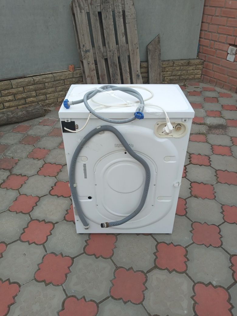 Продам стиральную машинку Indesit