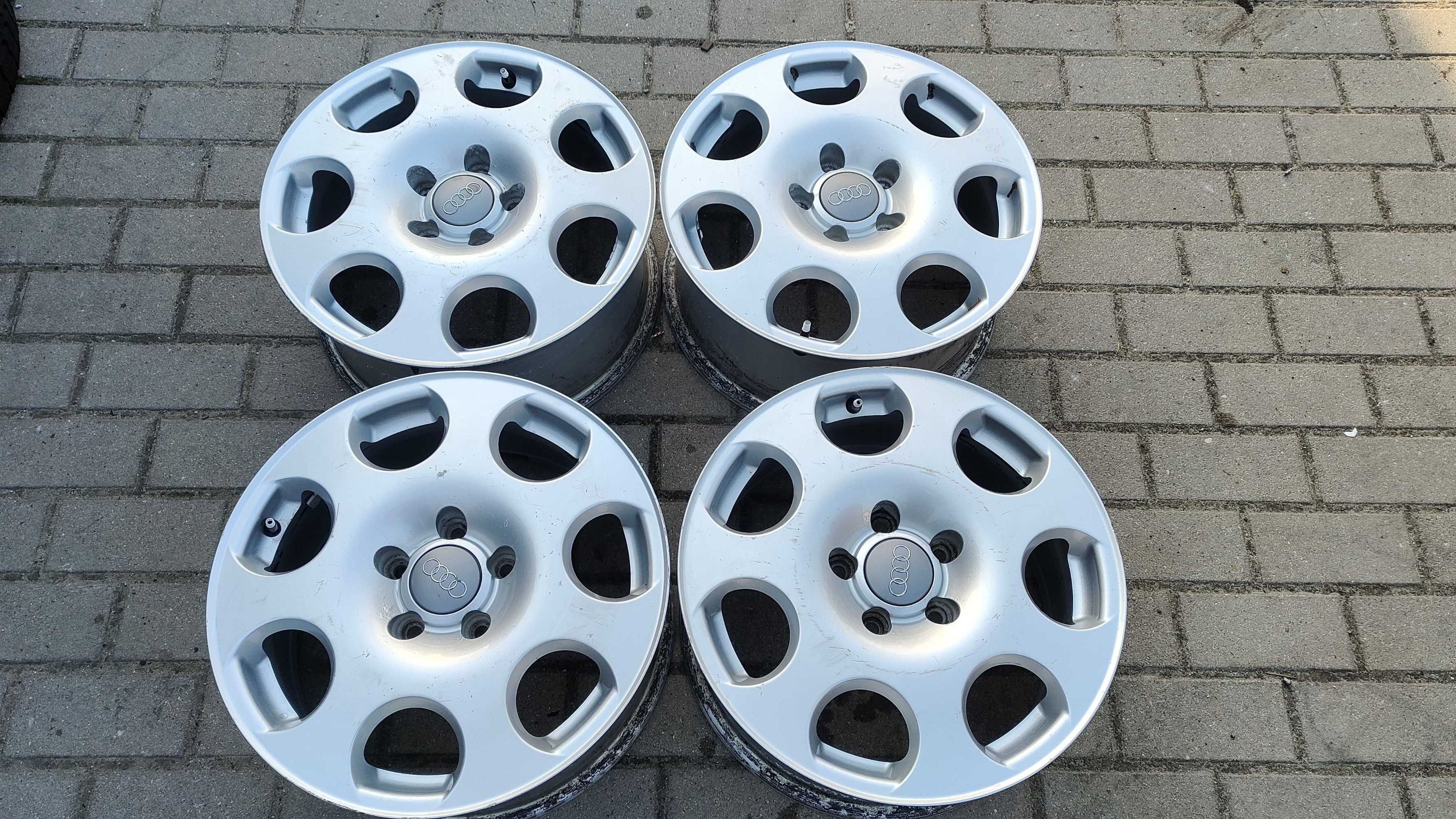 Felgi Aluminiowe Audi 16 5x112 7j ET42 MBP