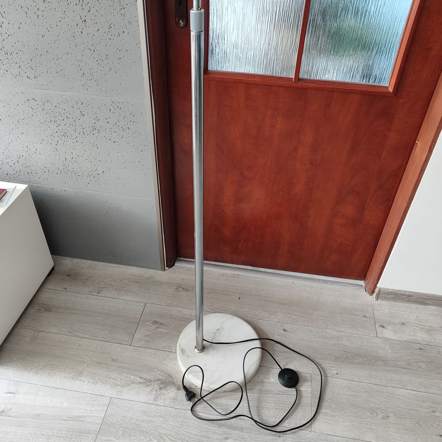 Lampa stojąca podłogowa
