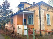 Продається напівособняк у центрі Івано-Франківська