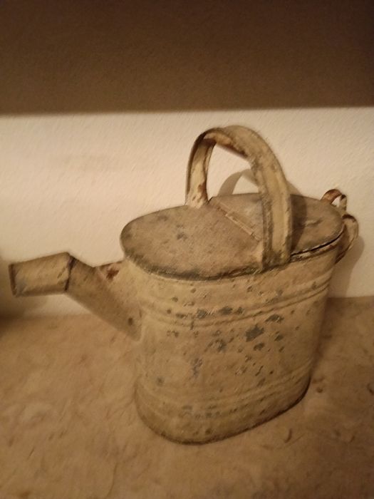 Regador com tampa vintage