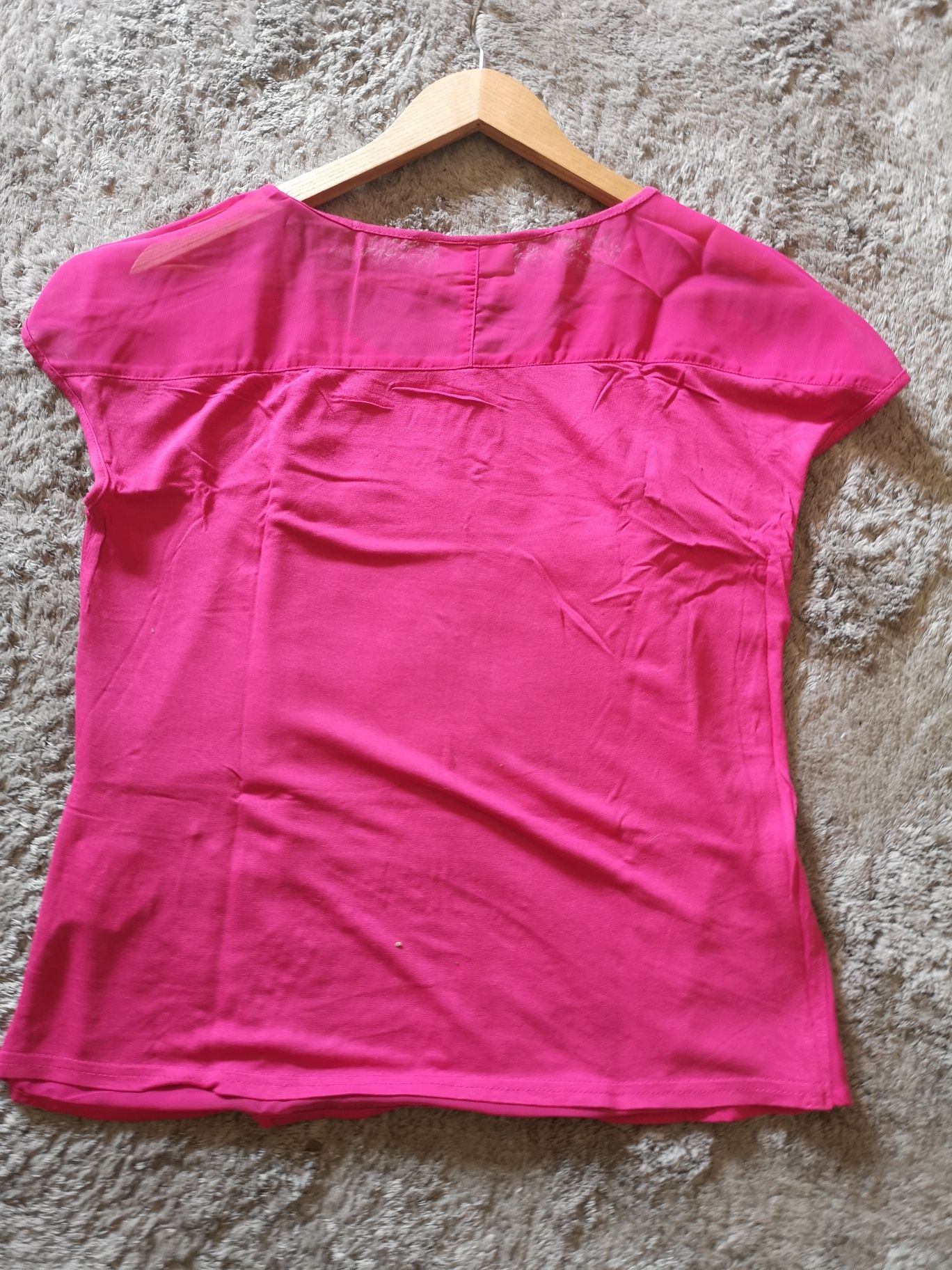 Różowa bluzka C&A z siateczkowym przodem