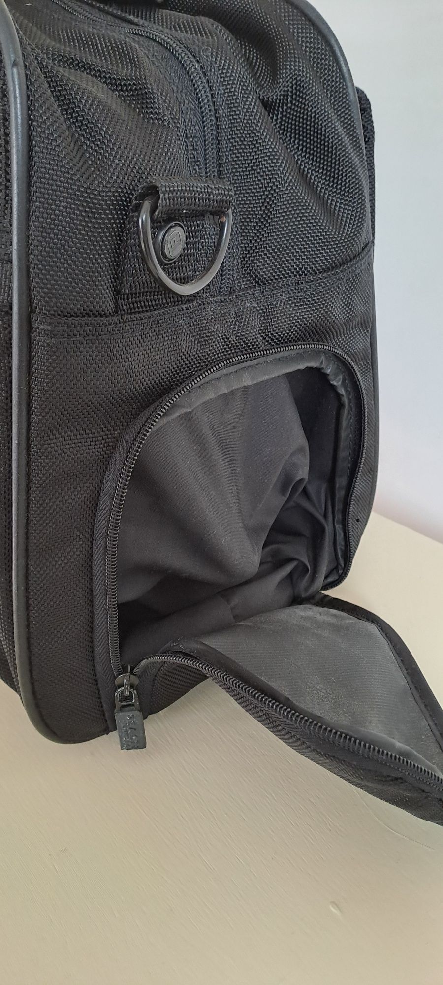 Saco de viagem preta, com bolsa para calçado Reaction Kenneth cole