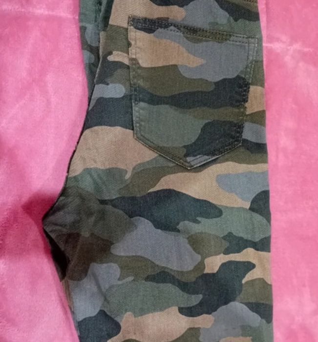 Vendo varias calças de menina xs....12 anos