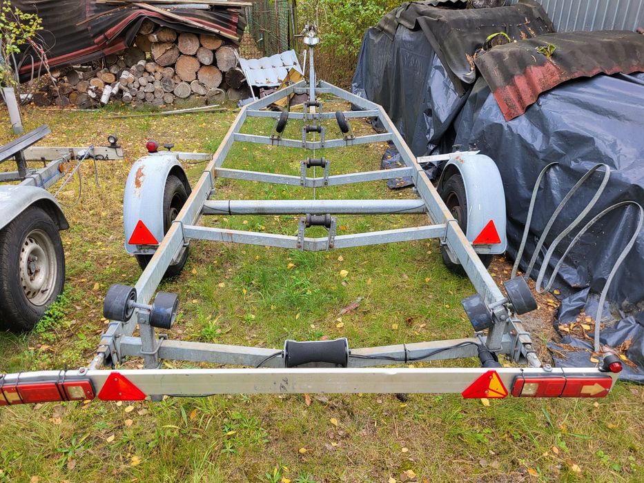Przyczepa podlodziowa hamowana 1300 kg DMC 7 metrów łódkę