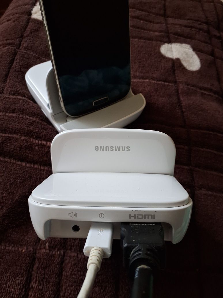 SAMSUNG Galaxy s4+Dock Station+S Gear