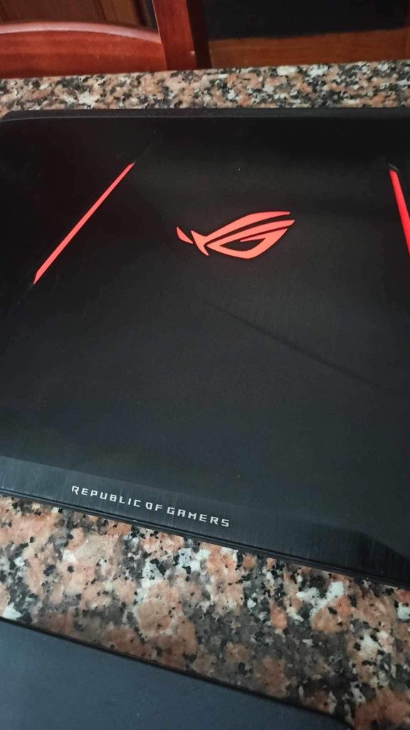 Asus ROG Strix g553

I7 
GTX 1050 ti 4gb