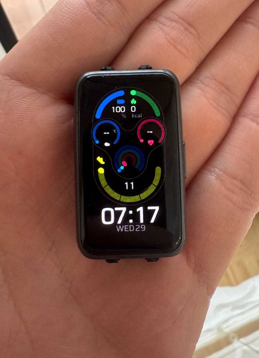 Huawei band 6 czarny bez paska, stan jak na zdjęciach.