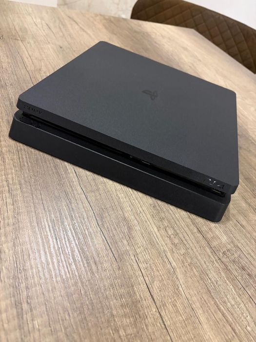 Playstation 4, comando e jogos