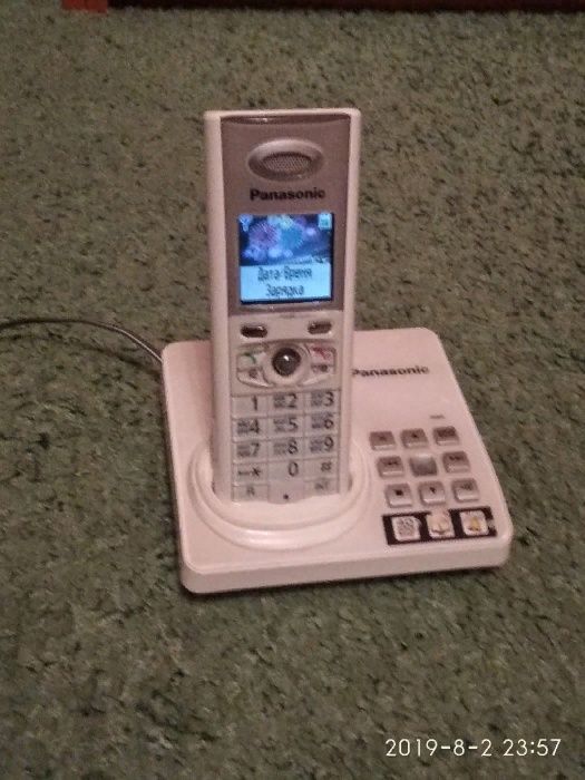 Продам радиотелефон Panasonic с АОН цвет белый