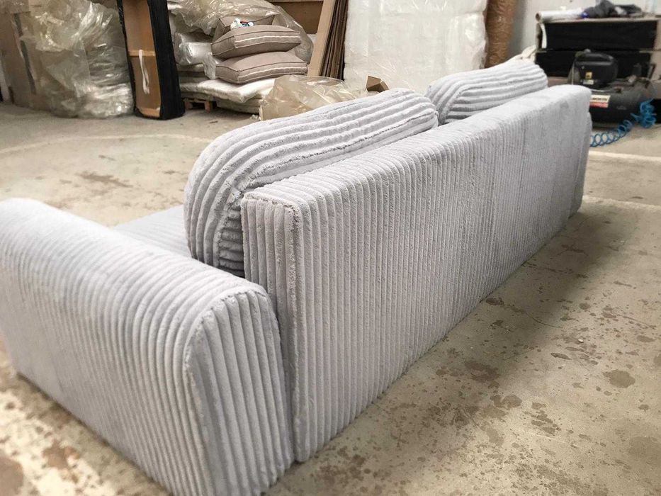 Wyjątkowa welurowa sofa w kolorze szarym z funkcją spania
