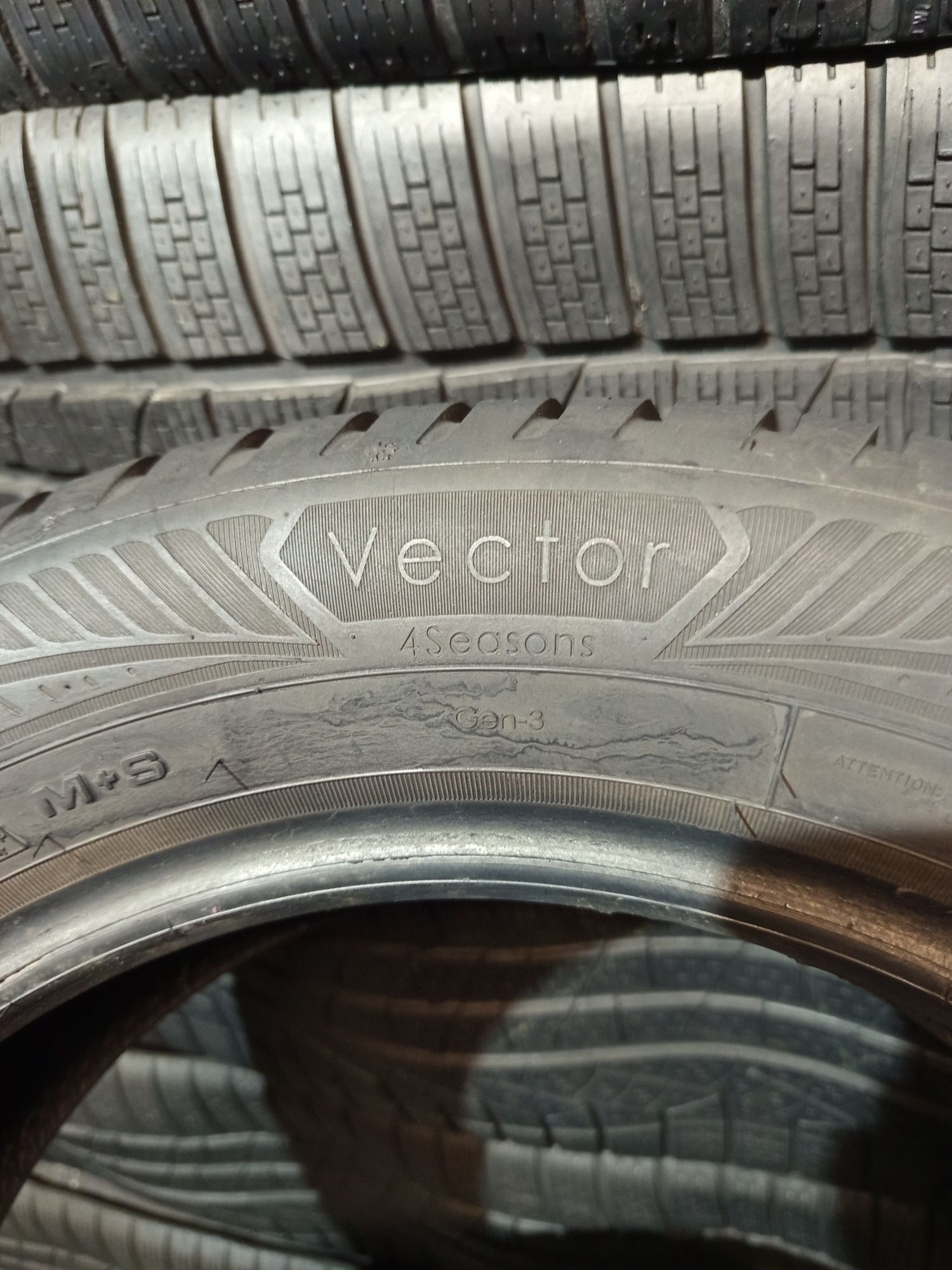 205/55R16 GoodYear Vector 4seasons