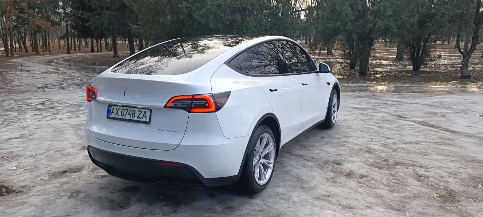 Продам Tesla Model Y 2021 Long Range dual motor 82 kWt