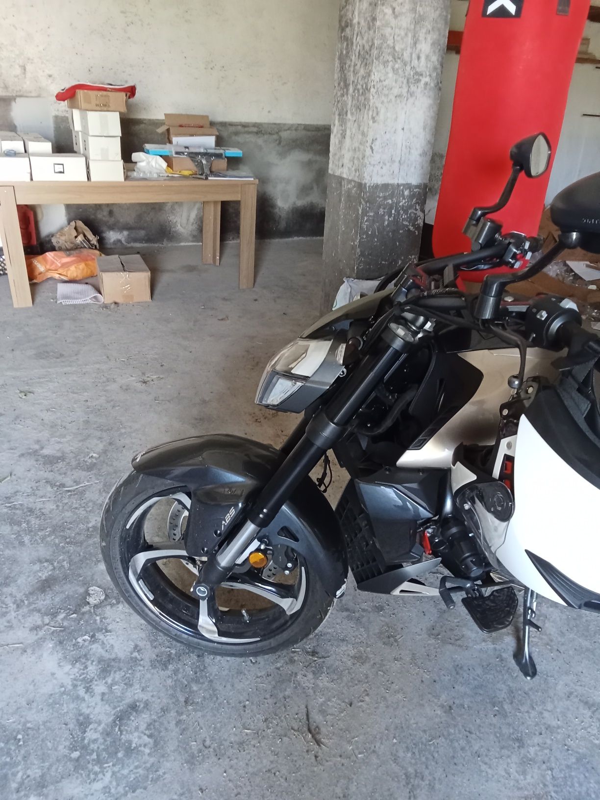 Moto ZONTES V 350 com 250km rodados, como nova!