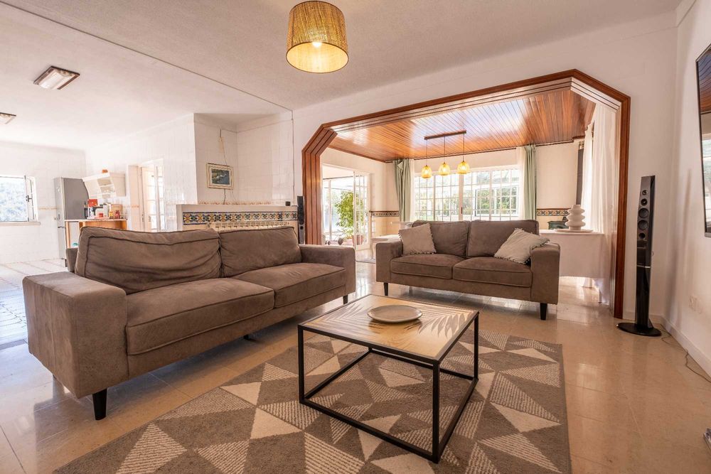 2 Sofás: 1 com 3 lugares, 1 com 2 lugares