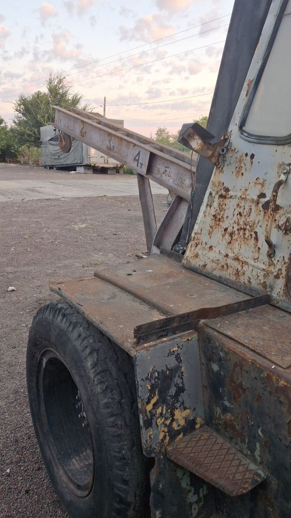 Львовский погрузчик АП 4014.