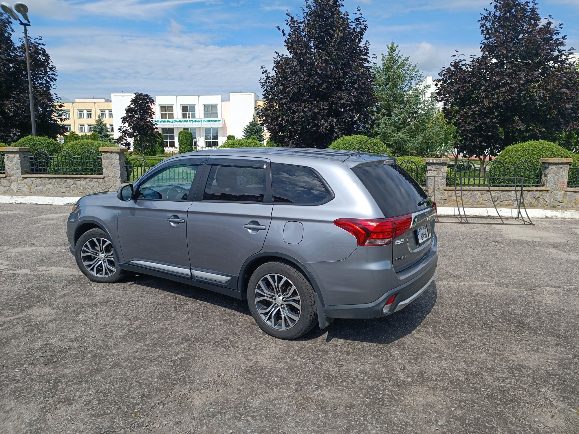 Mitsubishi Outlander 3