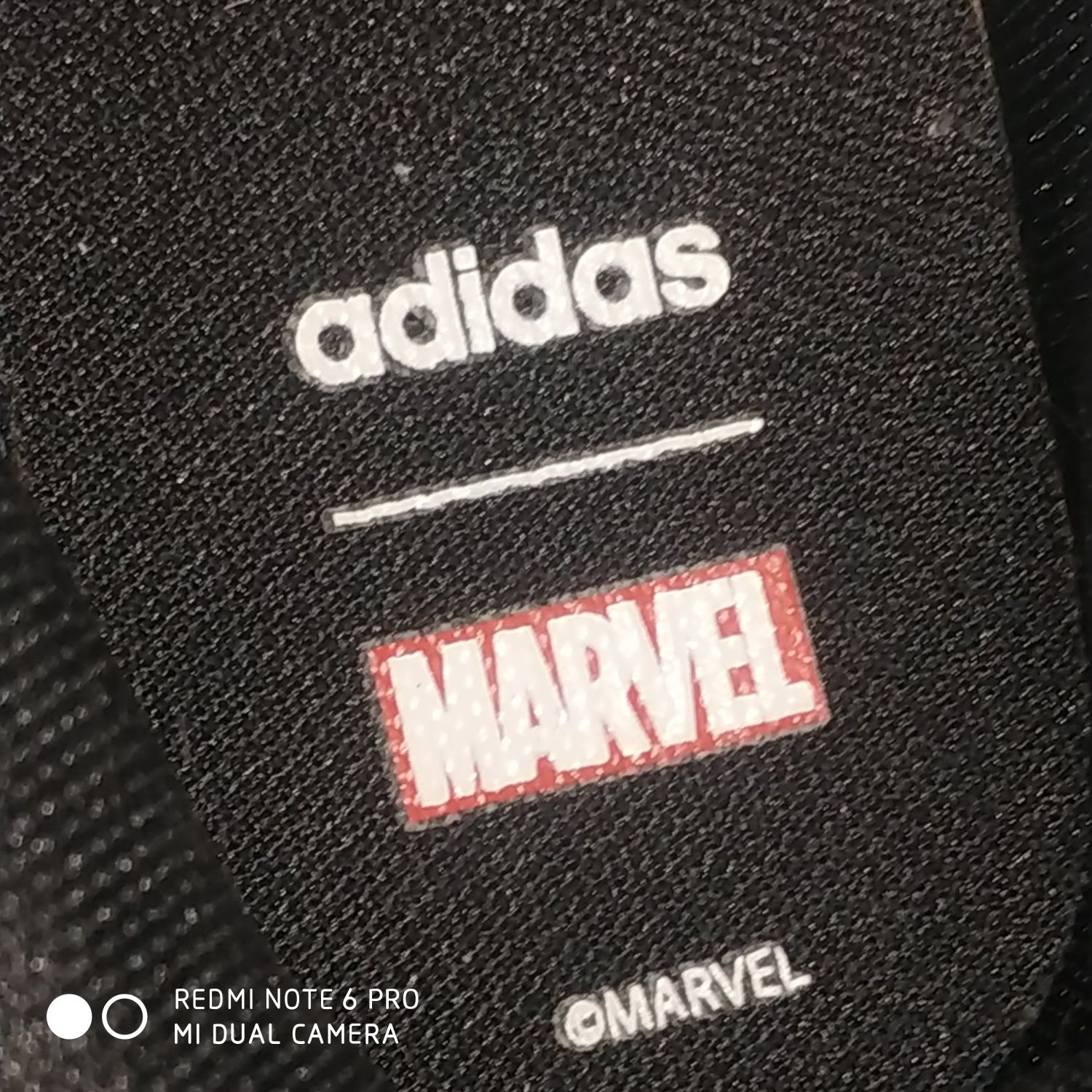 Кросівки дитячі Adidas серія Marvel р-р 21 та Super mario р-р 22