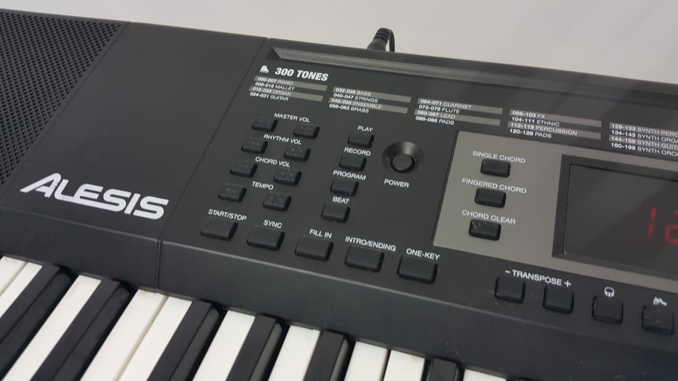 Keyboard do nauki Alesis, 61 dużych fortepianowych klawiszy