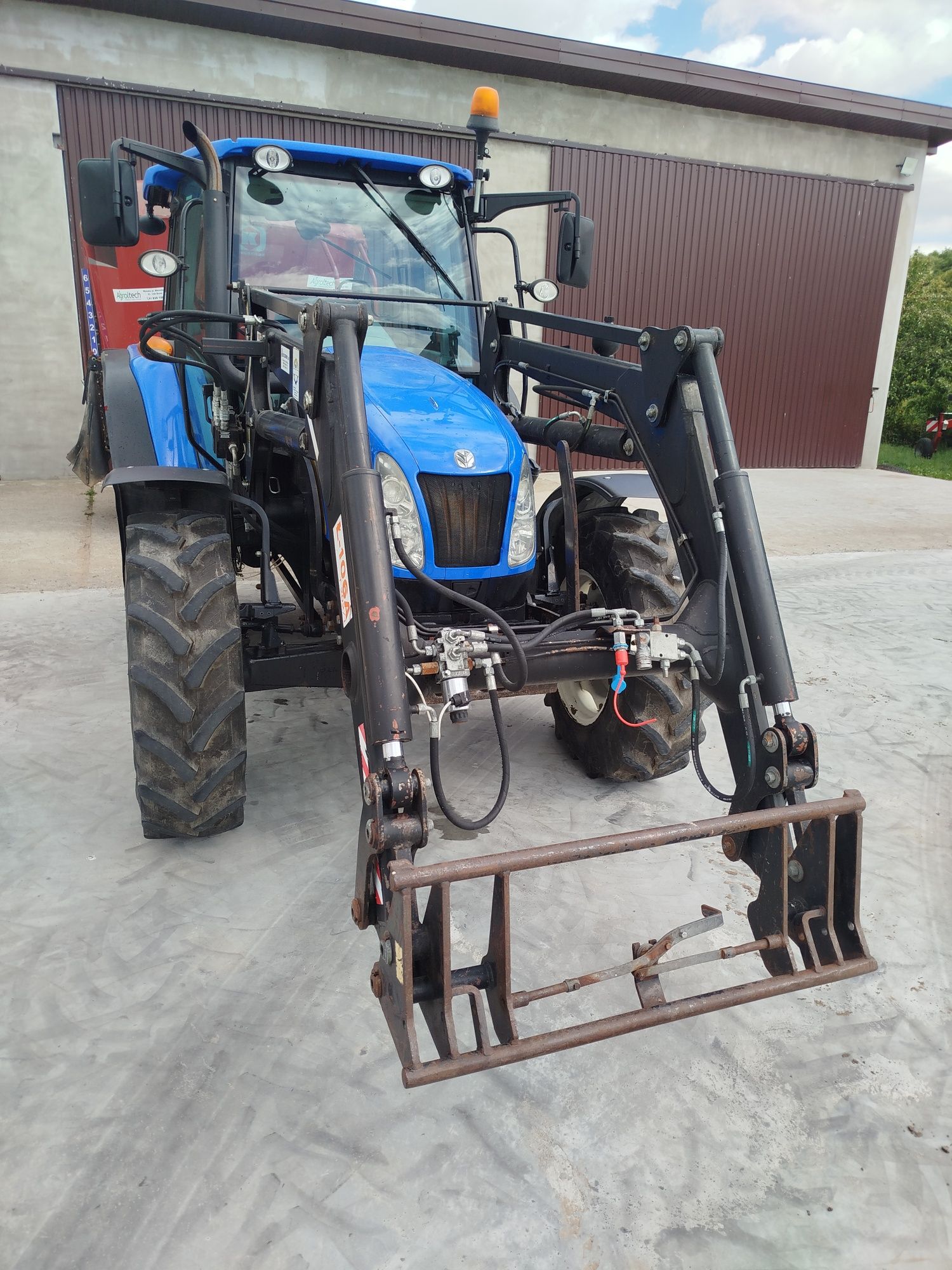 Sprzedam ciągnik New Holland T 5040 z ładowaczem