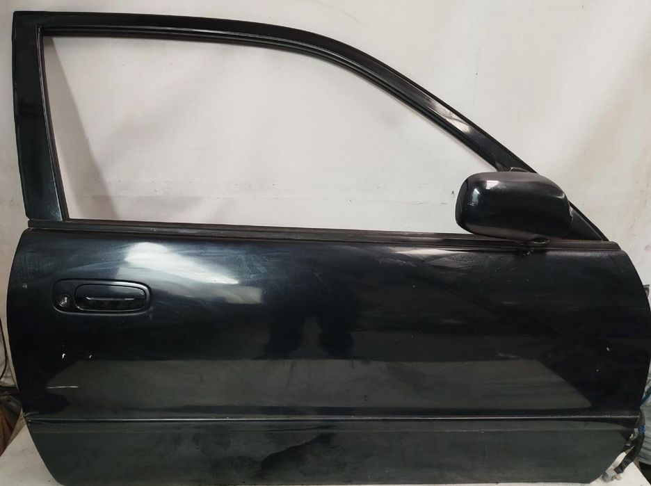 Porta frente direita TOYOTA Corolla Sedan (_E11_)