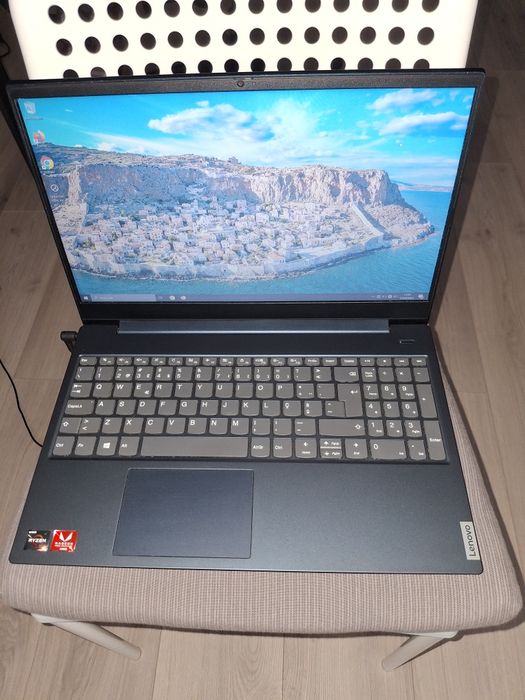 Portátil Lenovo em bom estado.