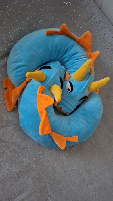 Подушка для шиї в машину