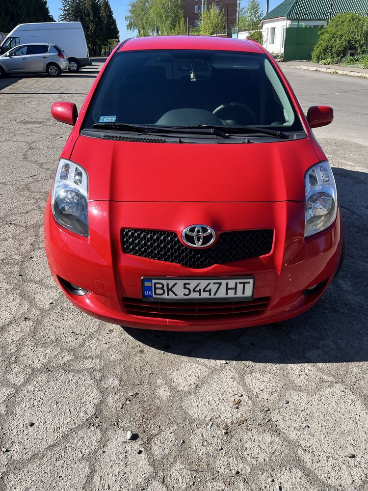 Продам свій автомобіль Toyota Yaris