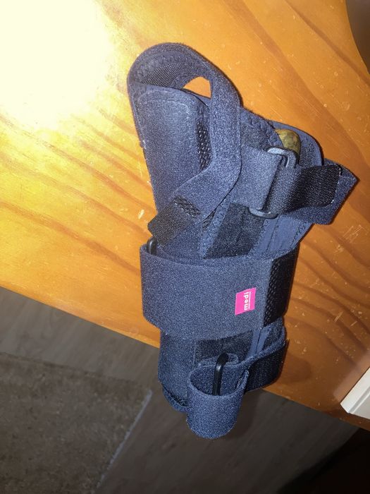 Tala imobilizadora para pulso-polegar