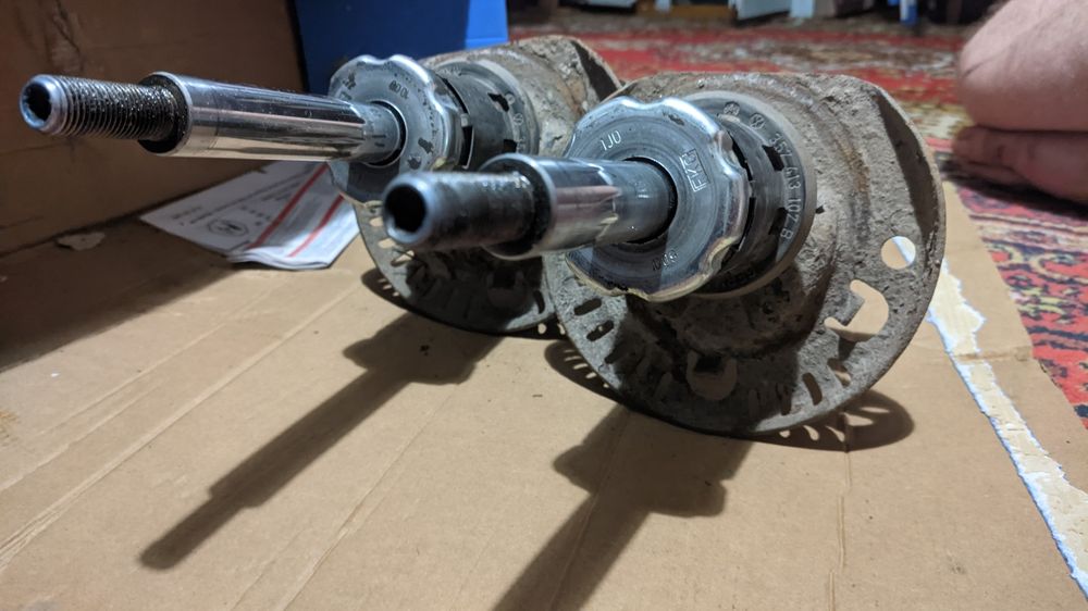 Стойки передние Skoda Fabia 2