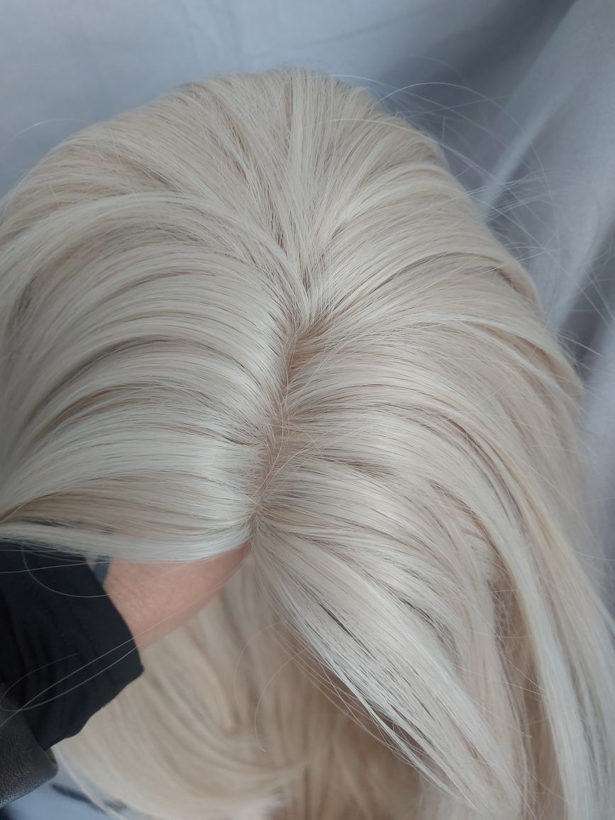 Peruka długie włosy syntetyczne, bardzo jasny blond