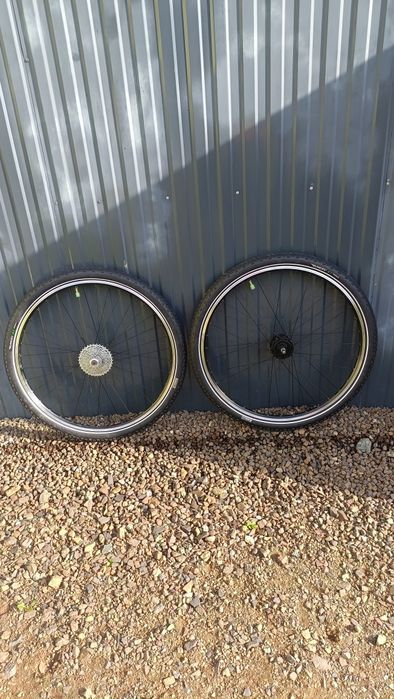 Opony rowerowe Pirelli Angel Urban Xt I CST Traveller cross