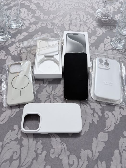 Iphone 15 pro bialy