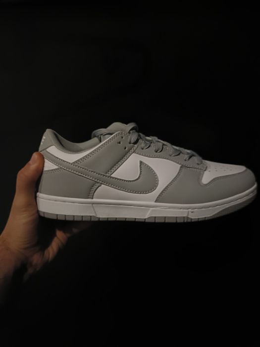 Nike Dunk Low Cinzentos 43