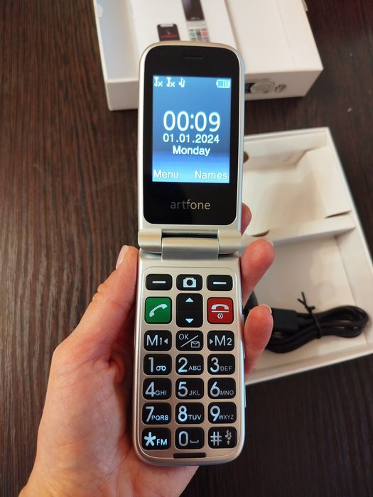 Телефон Artfone CF241A