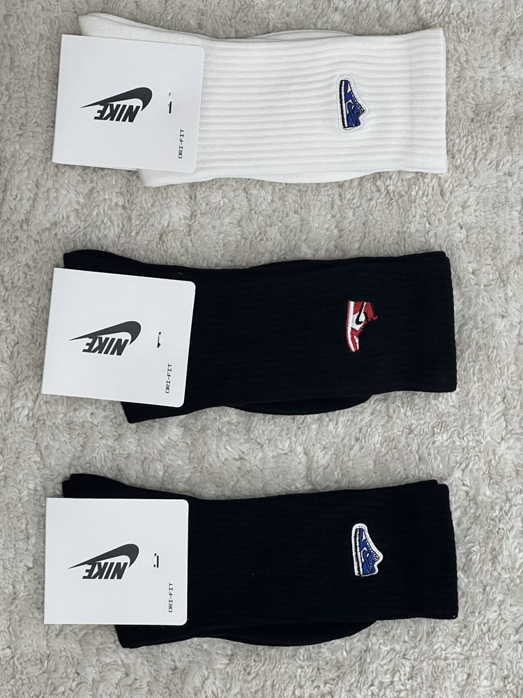 Meias nike coloridas