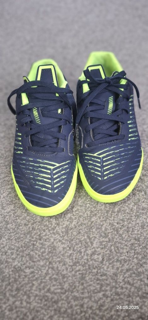 Tenisówki buty sportowe halówki Decathlon r. 35