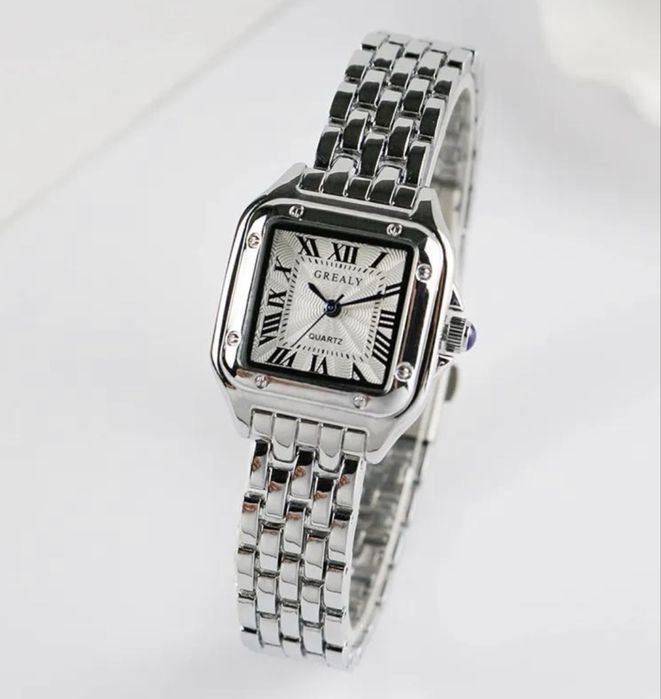 Годинник жіночий в стилі Cartier