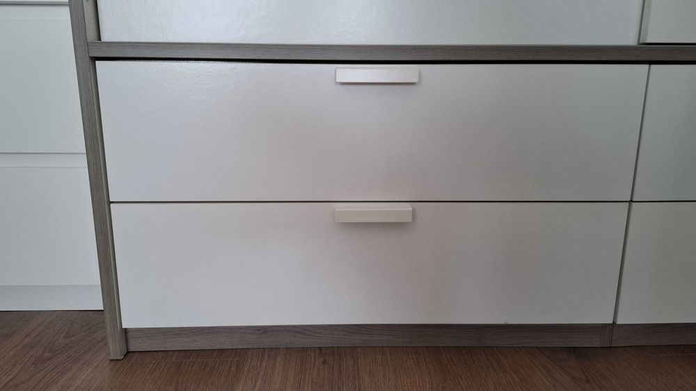 Roupeiro IKEA - 2 portas de correr e 4 gavetas