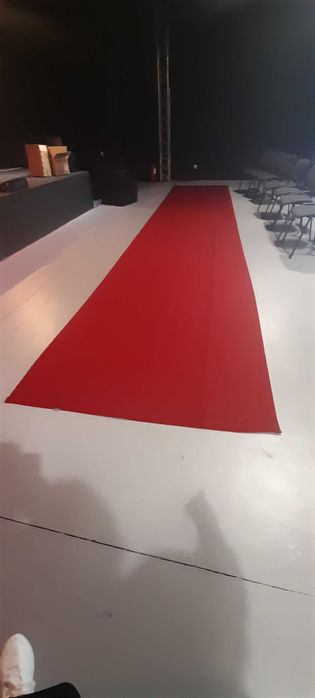 tecido vermelho 8mx2,5m