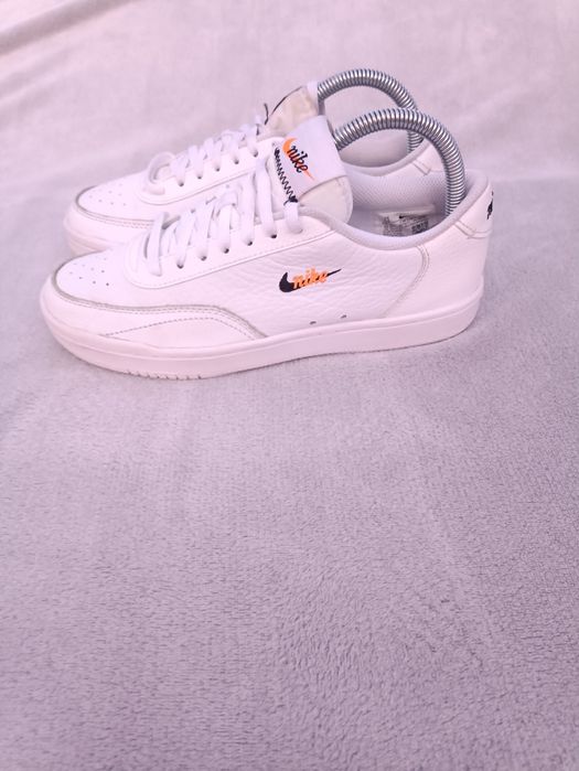 Женские кроссовки Nike кожа р38