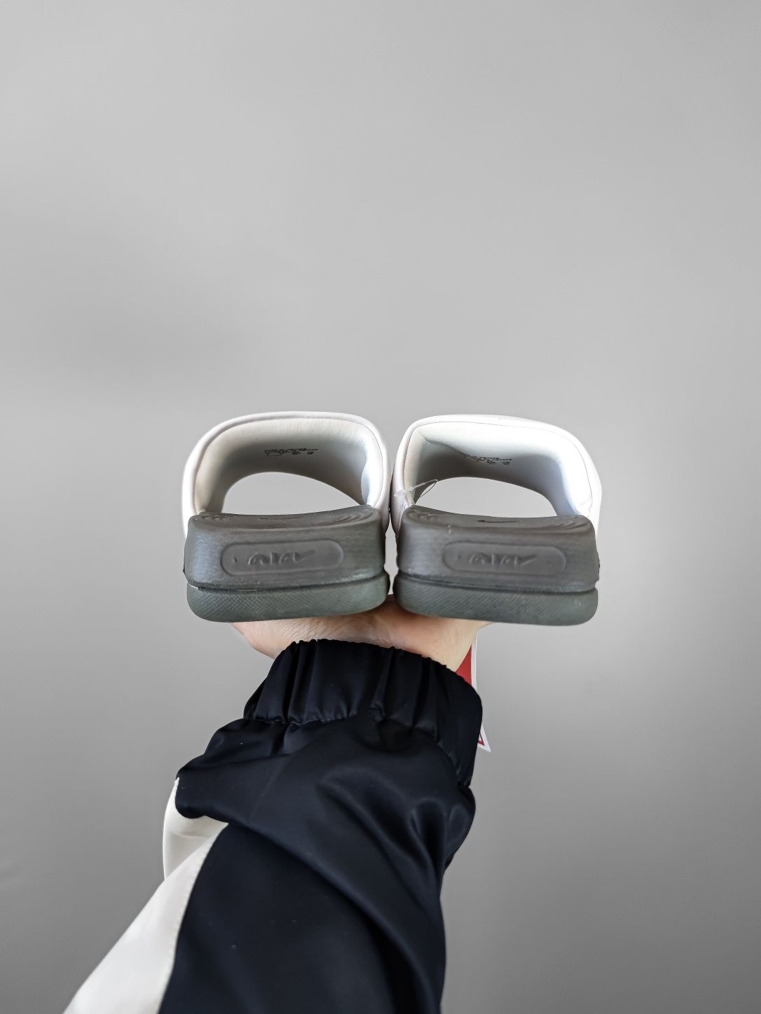 Тапочки NIKE AIR max cirro slide sandals серые сірі
