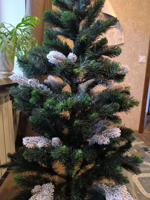 Ялинка новорічна