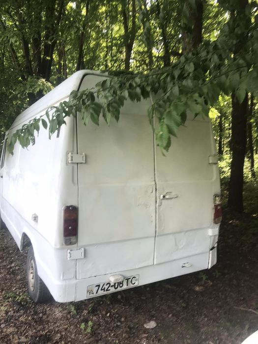 Мерседес 208D 2.3