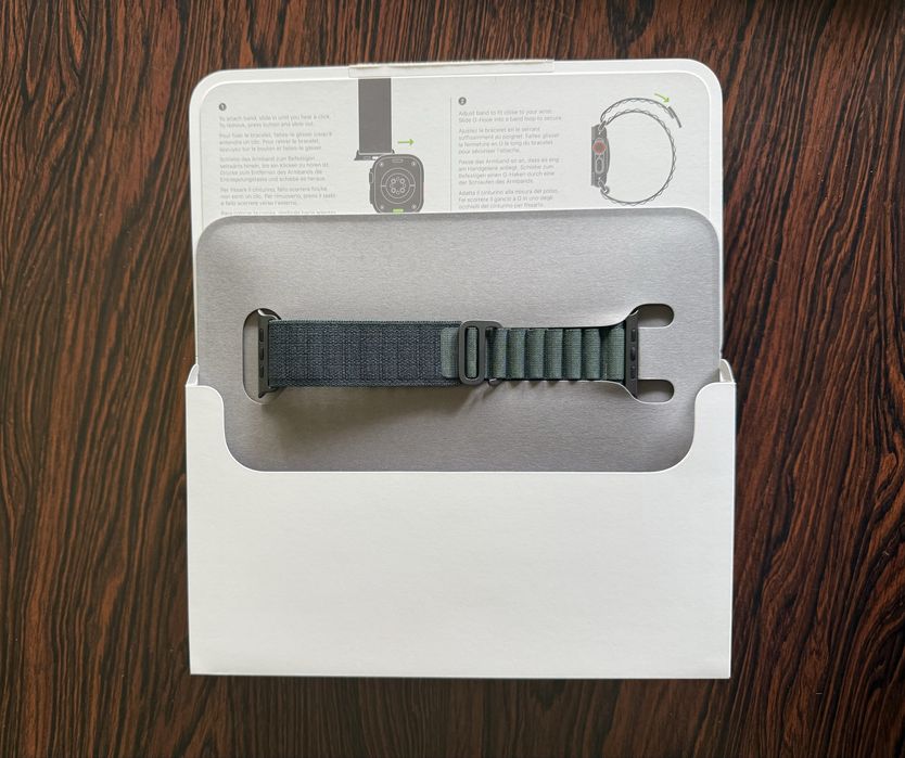 Apple Watch Ultra 2 (PRETO) Black Titanium e bracelete Dark Green Loop