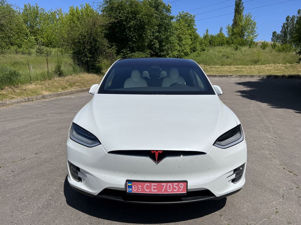 Tesla model X Perfomance 817 к.с.