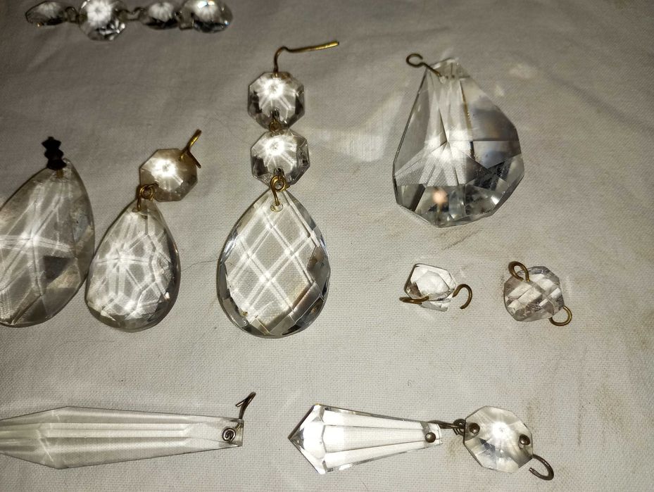 Хрустальные висюльки подвески стекляшки от чешской люстры бра